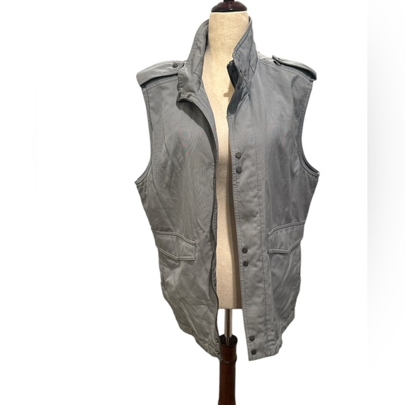 Aquascutum of London Men’s Vest - Picture 1 of 6